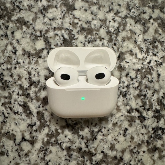 AirPods 3rd Generation - Picture 3 of 6